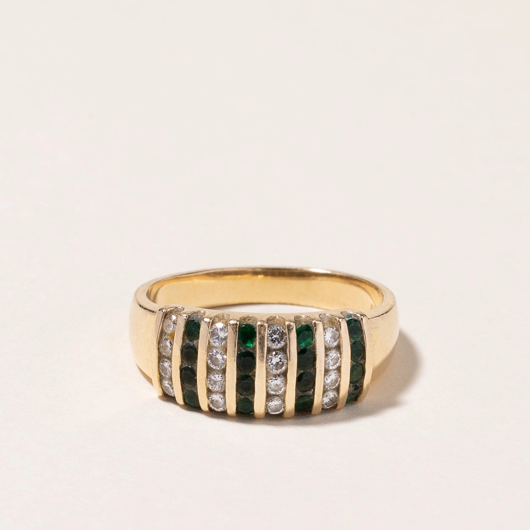 14K Yellow Gold Emerald & Diamond Ring | 0.27ctw, 0.32ctw | SZ 6 Fashion Pairing Delicate Edge