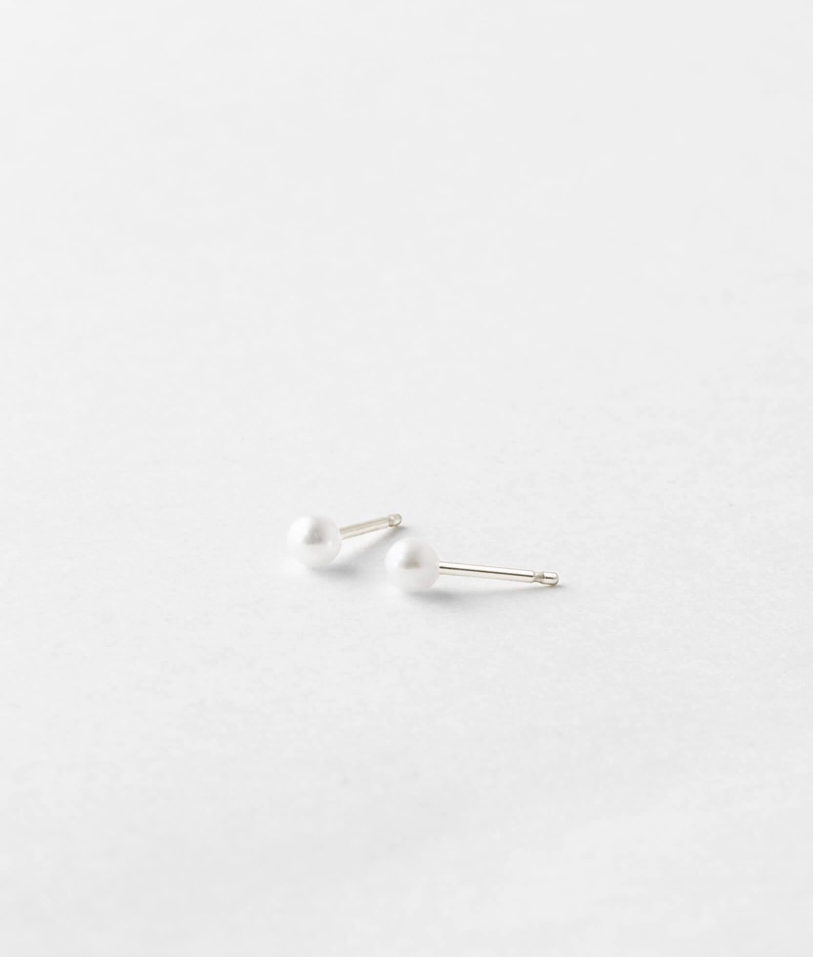 Pretty Accent Geometric Accessory Pearl Studs