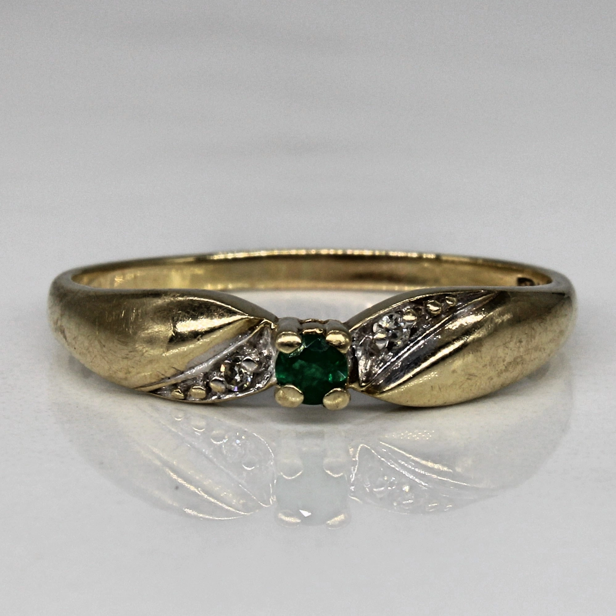 Emerald & Diamond Twist Ring | 0.03ct, 0.02ctw | SZ 8 | Timeless Highlight Lifestyle Match