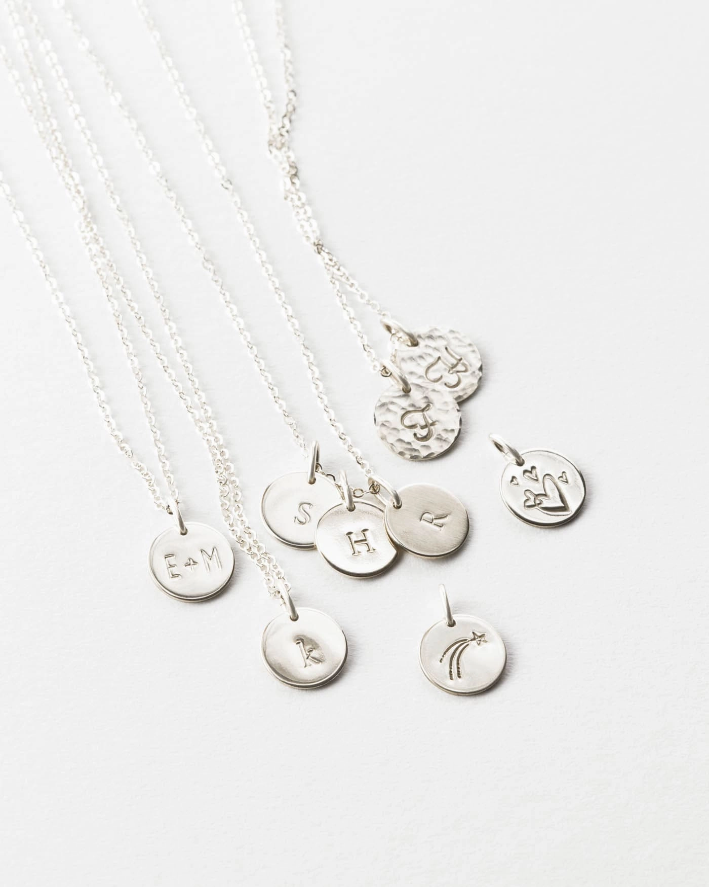Graceful Detail Personalized Lor Necklace