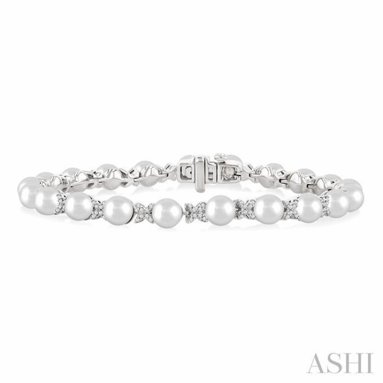 5 MM Cultured Pearl and 1/2 Ctw Round Cut Diamond Floral Fashion Bracelet in 14K White Gold Verified Craft