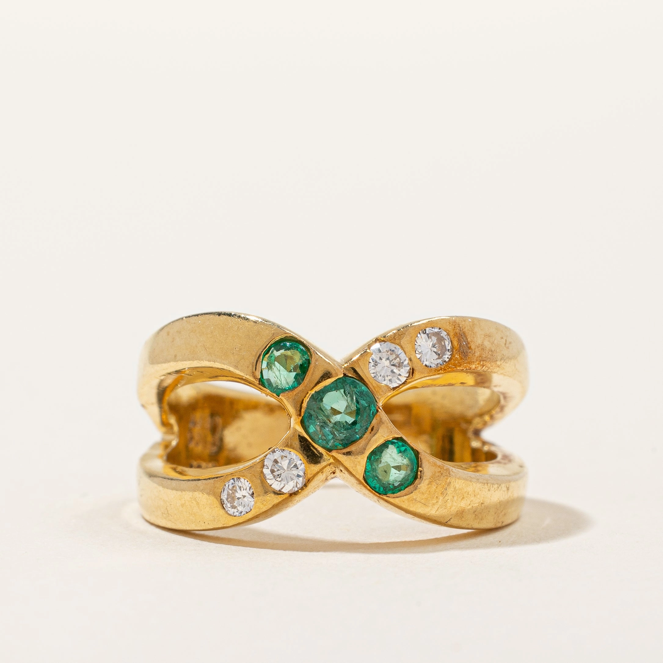 Artful Design Timeless Charm 18K Yellow Gold Cross Cut Emerald & Diamond Ring | 0.25ctw, 0.12ctw |SZ 5.75 |