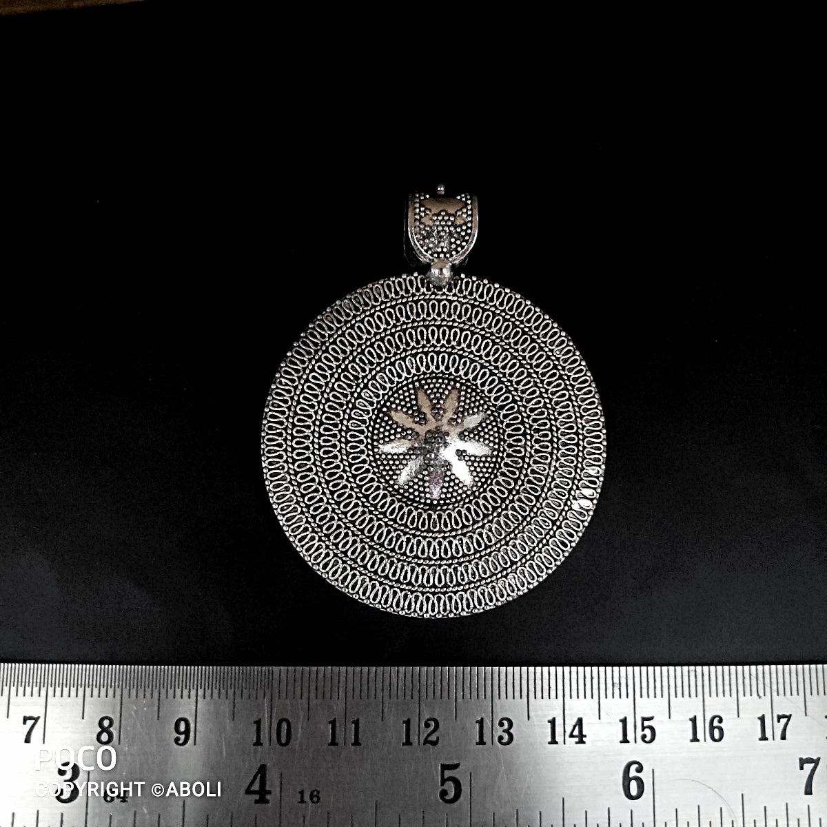 Oxidised silver circle pendant SP285 Vivid Edge Trendy Detail