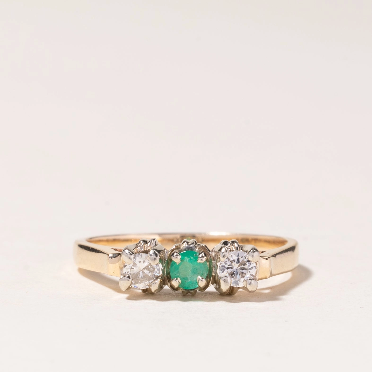 14K Yellow Gold Emerald & Diamond Ring | 0.10ct, 0.18ctw | SZ 6 | Classic Form Fashion Design