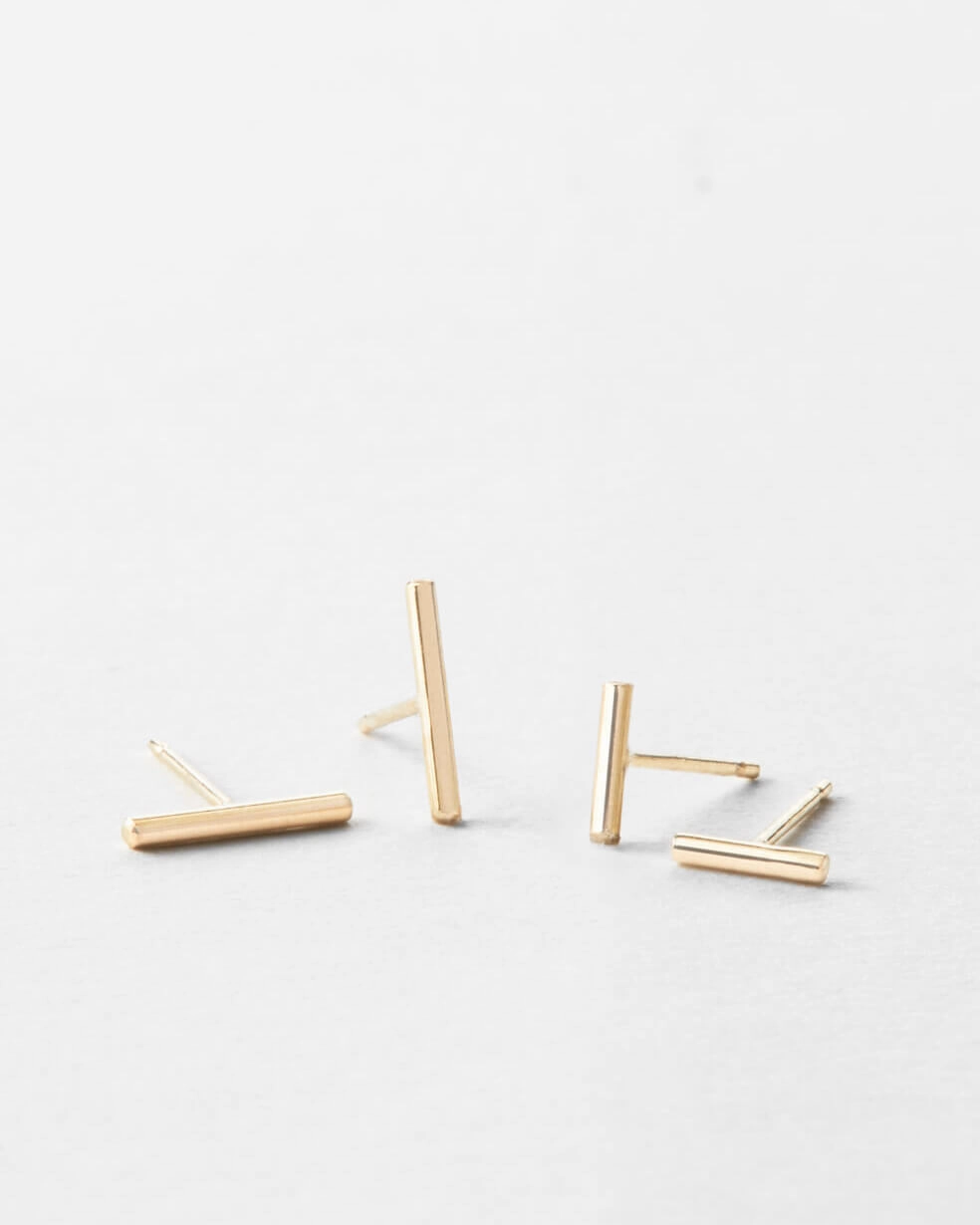Sophisticated option Staple Studs