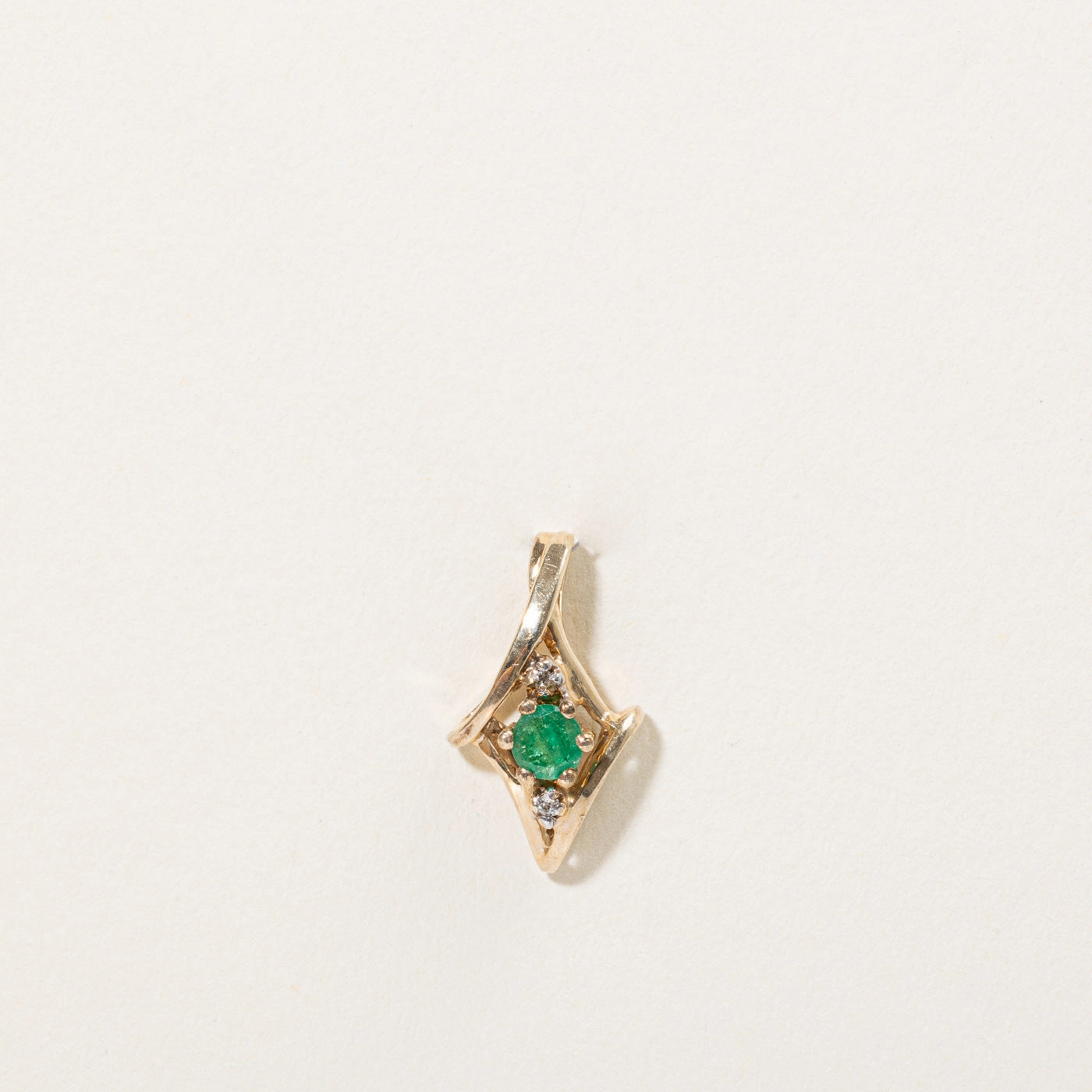 Emerald & Diamond Pendant | 0.14ct, 0.01ctw | Heritage Style