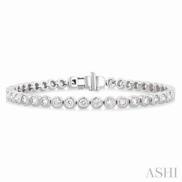 Cutting-edge design 4 1/5 Ctw East-West Bezel Set Round Cut Diamond Tennis Bracelet in 14K White Gold