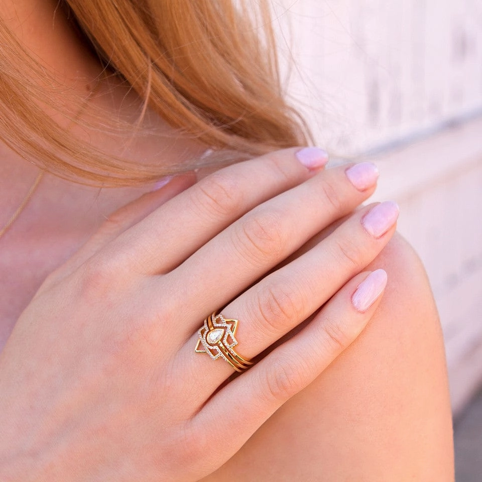 Budget Embellishment Timeless Product The Pear Box - Pear Cut Diamond Stack