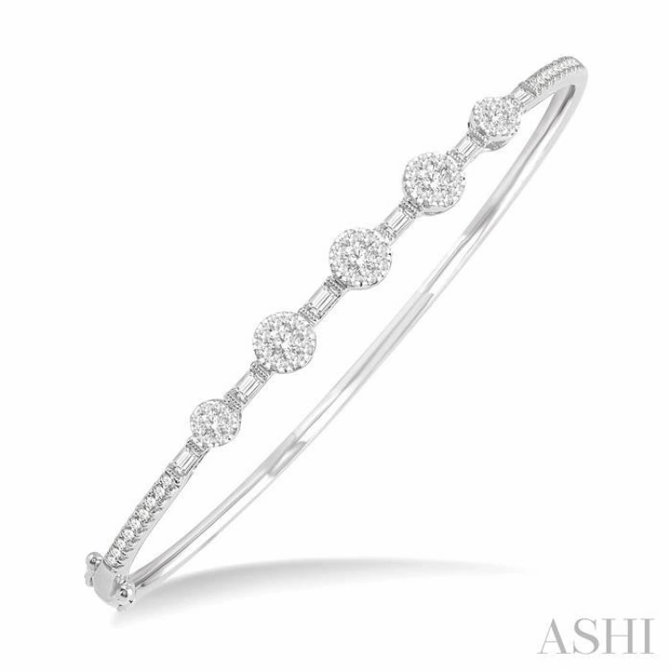 1 1/10 Ctw Lovebright Circular Mounts Baguette & Round Cut Diamond Bangle in 14K White Gold High-End Detail