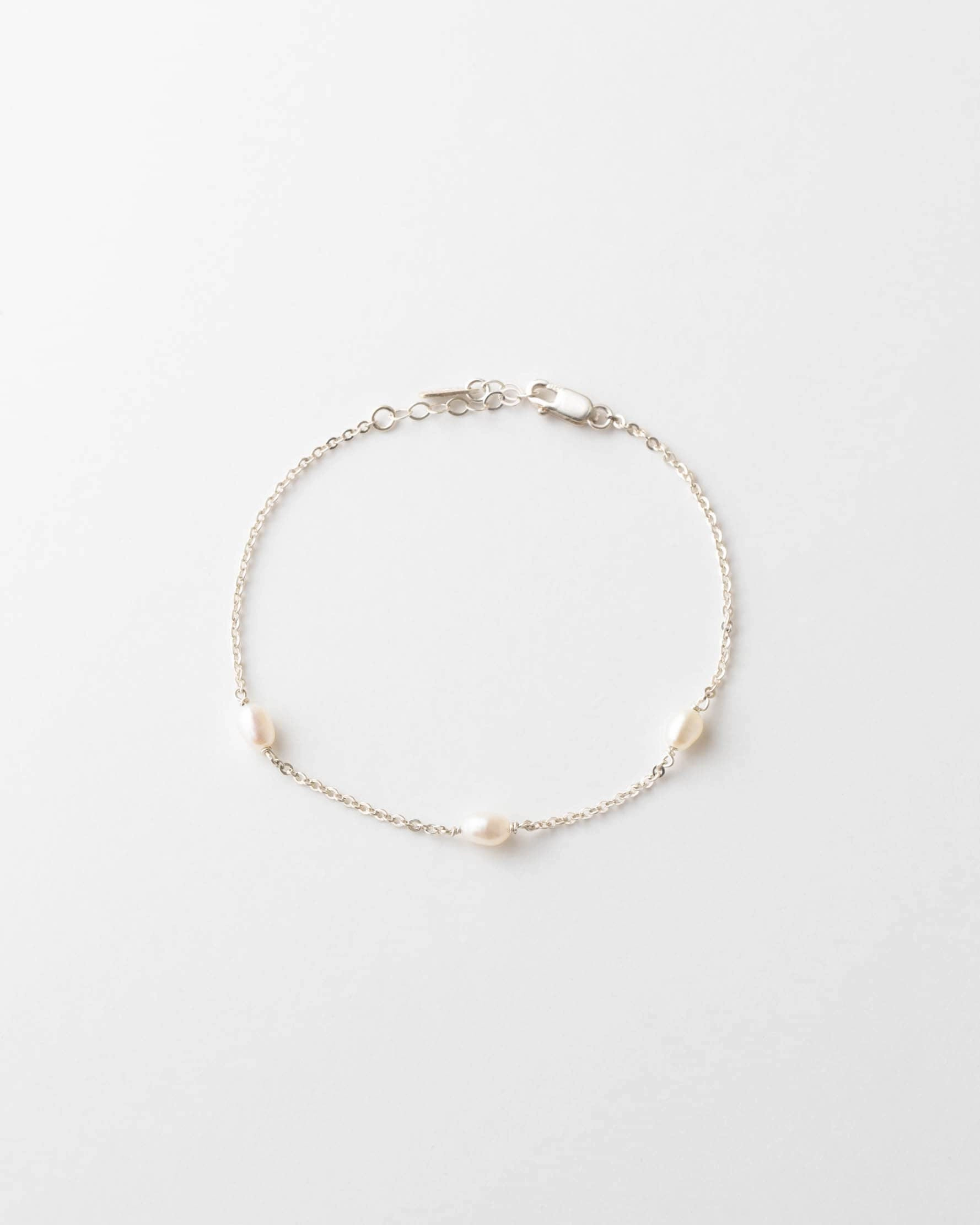 Trinity Pearl Bracelet Symmetrical Detail