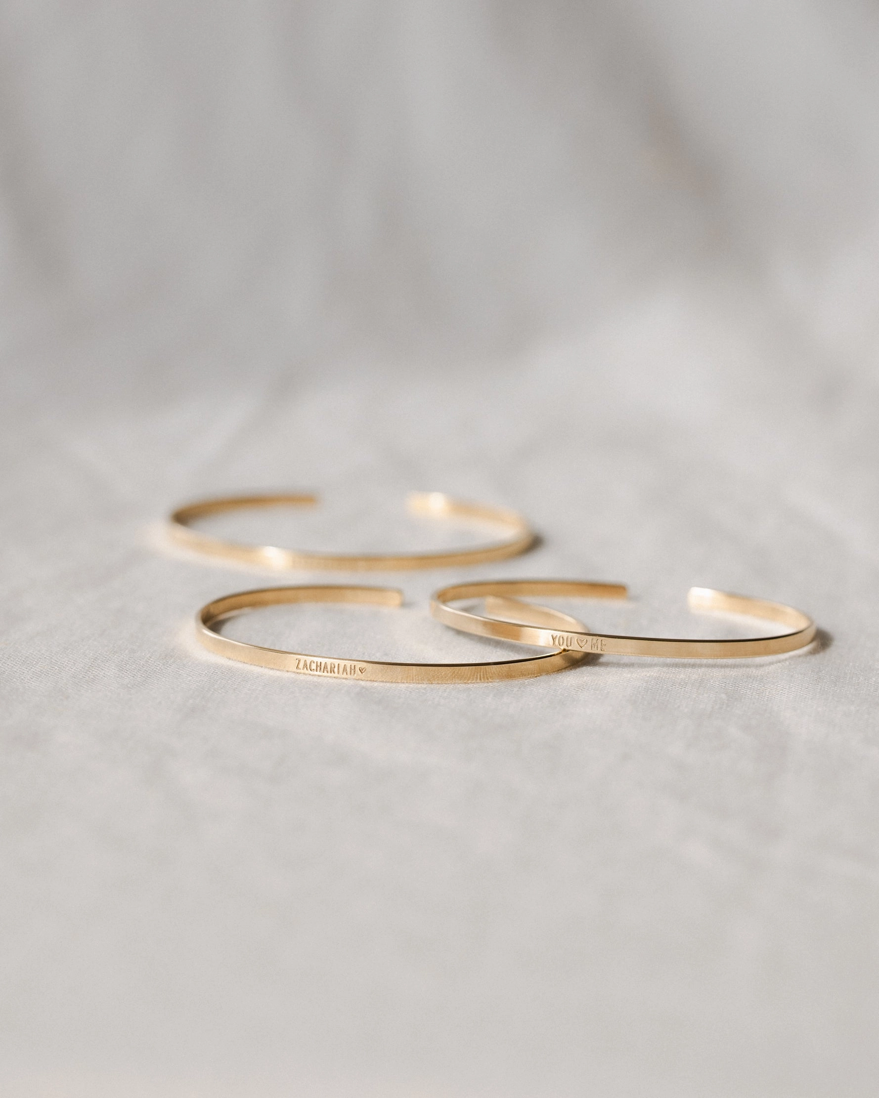 Solid Gold Novel Cuff Bracelet Subtle Change Sweet Composites