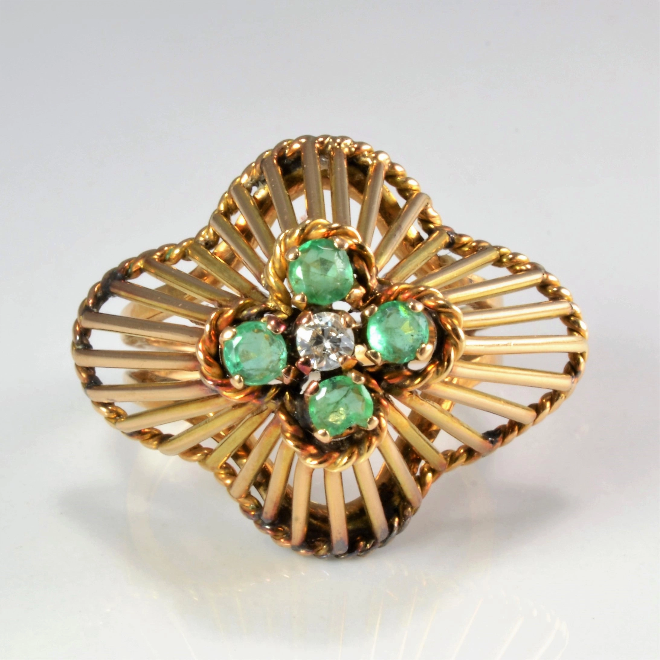 Luxe Detail Vintage Emerald & Diamond Cluster Cocktail Ring | 0.15ctw, 0.05ct | SZ 5 |