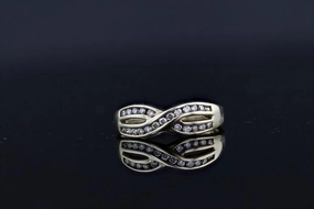Minimalist Decoration Weave .25 Cttw Diamond Band 10K Yellow Gold Estate