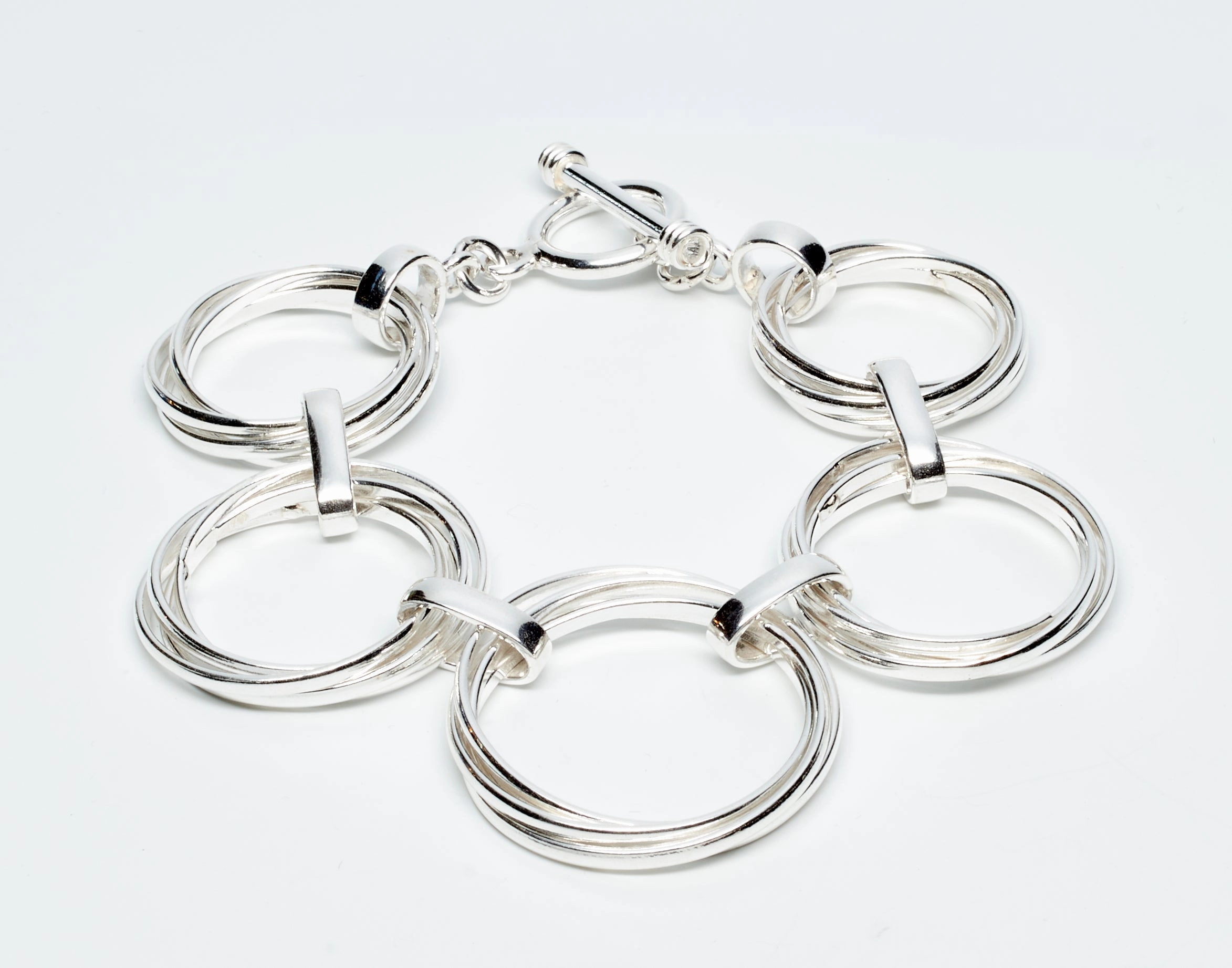 Graduated Interlinked Circle Sterling Silver Bracelet Comprehensive Mixes