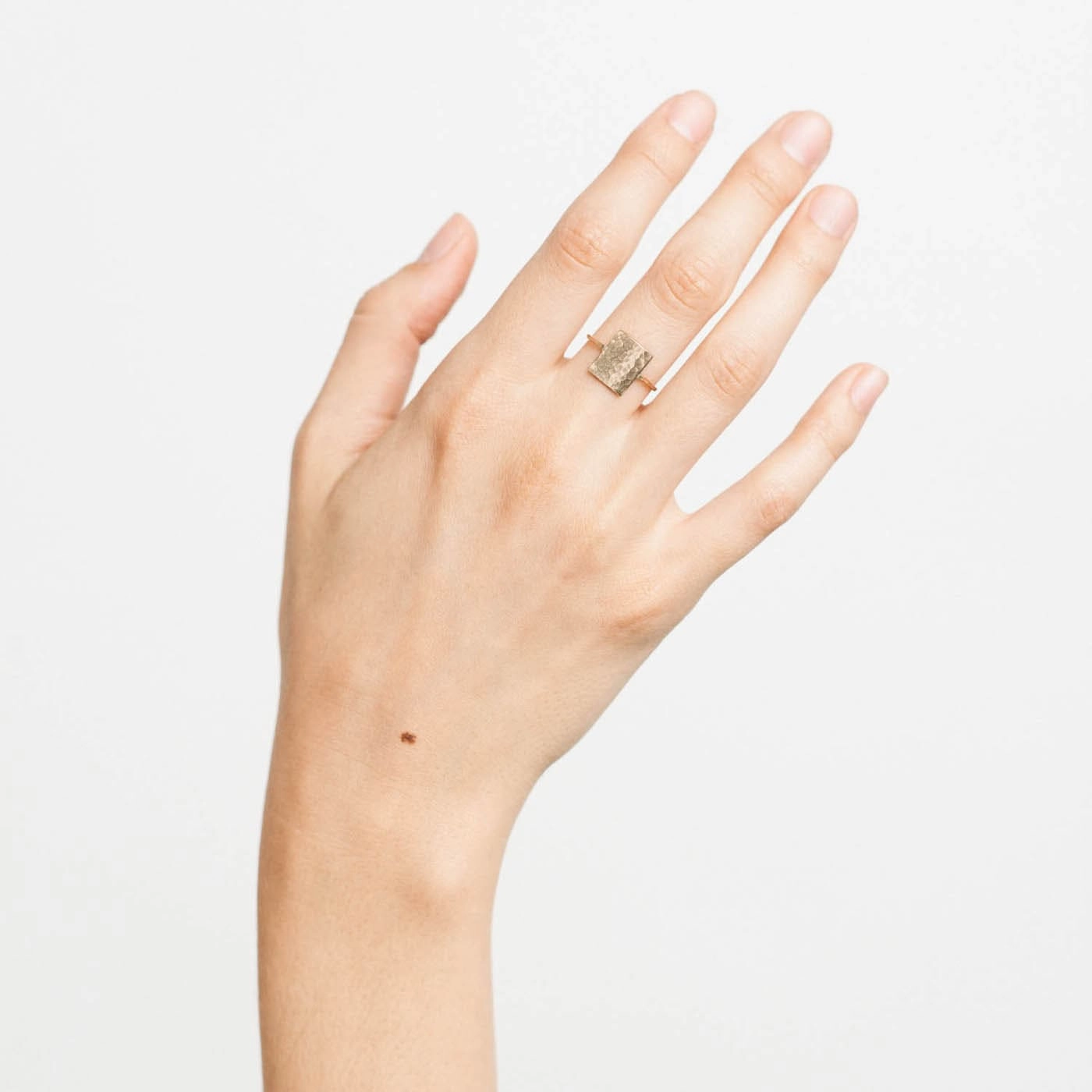 Delicate Art Clean Accent Yarra Ring